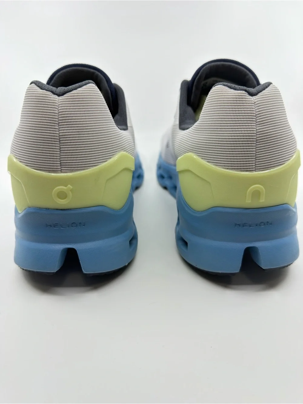 On Running Cloudstratus Color Frost Niagara SZ 13